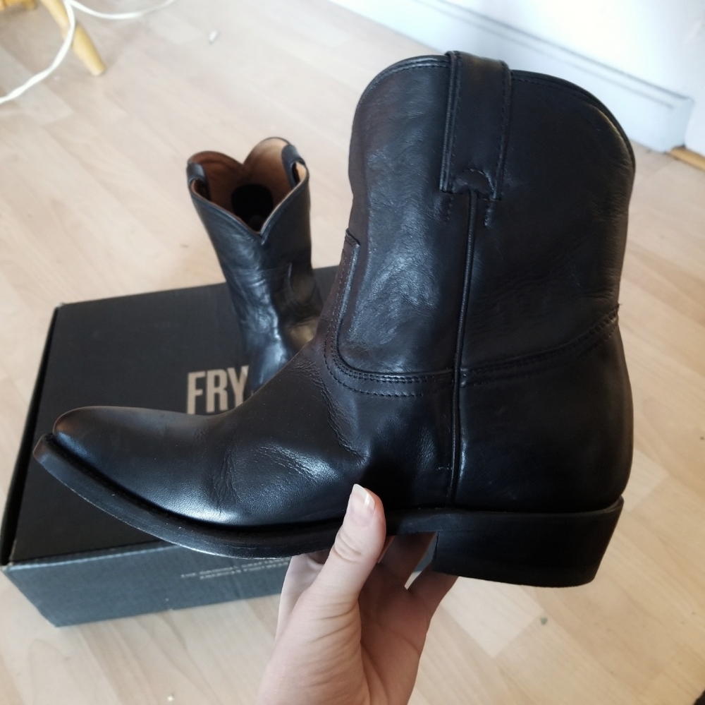 Frye Billy Short cowboy booties